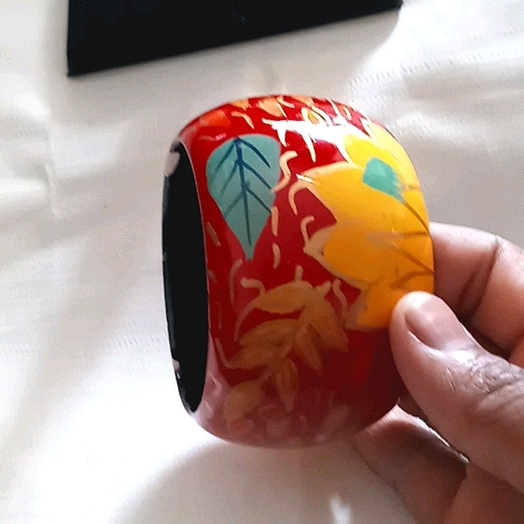 Women's wooden braclets - Picture 4 of 4